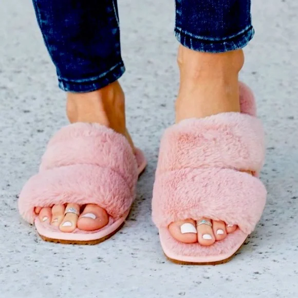 Qupid faux furry slides cozy fuzzy slippers PINK NEW - Picture 2 of 6